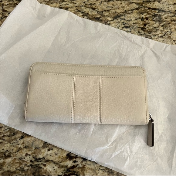 Coach Leather Julia Wallet - Picture 4 of 7